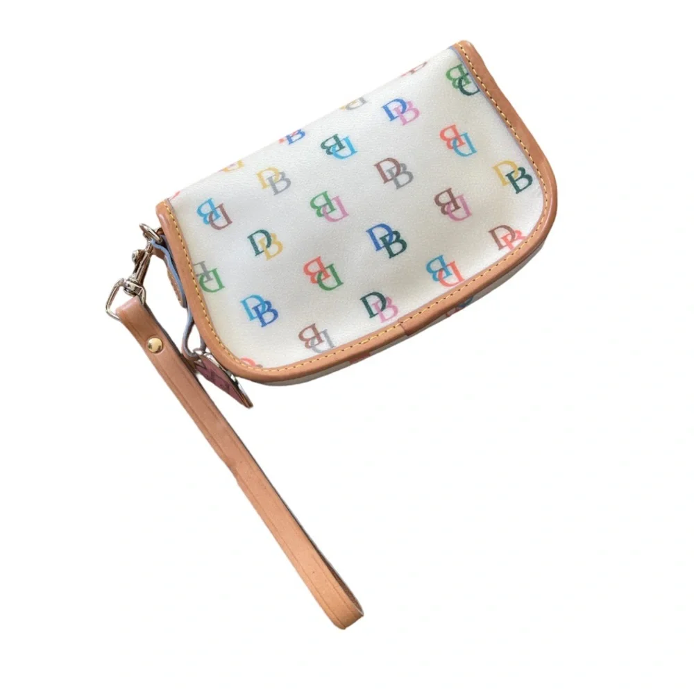 Dooney & Bourke reposhing this